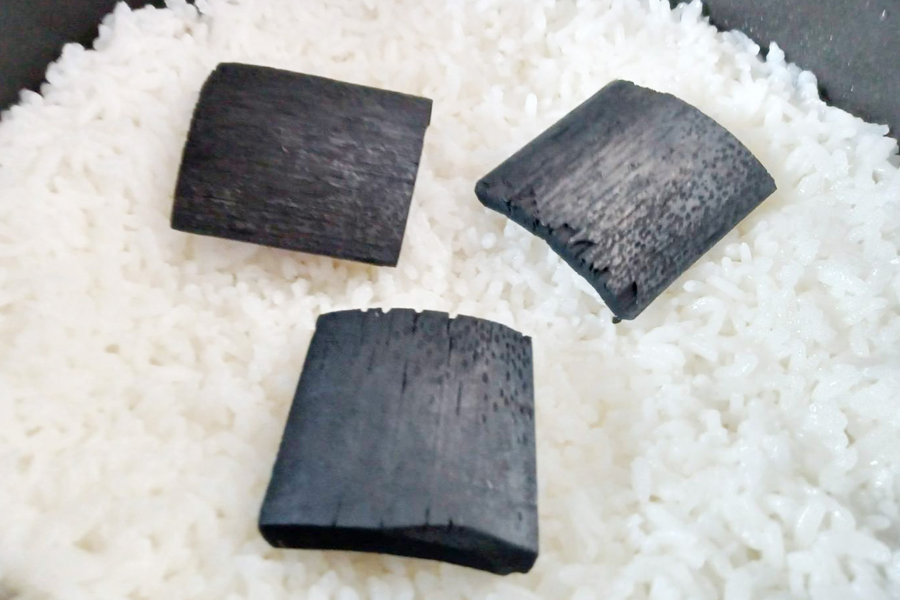 炊飯器用上質竹炭で、
四季折々の美味しさをお届け。